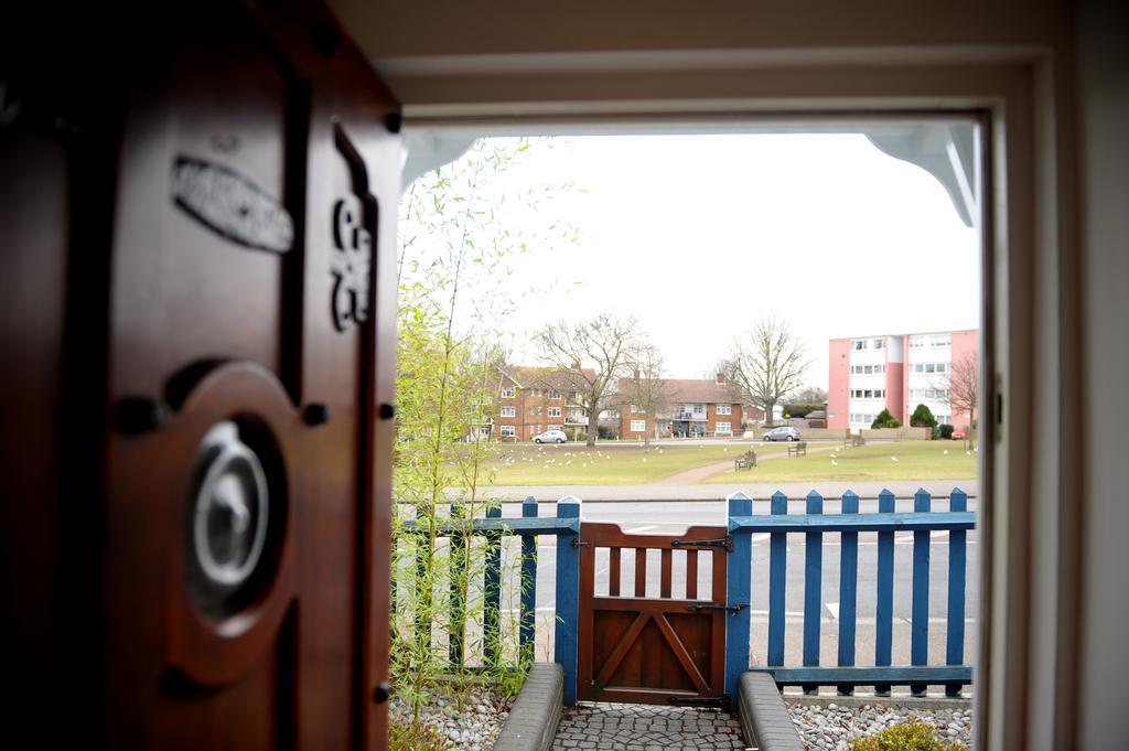 The Greyhound Cottage Chigwell Exterior foto