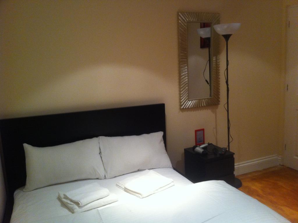 The Greyhound Cottage Chigwell Quarto foto