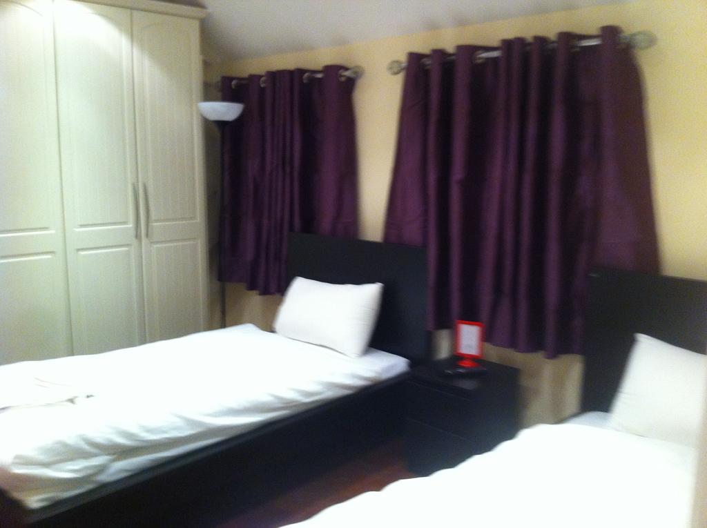 The Greyhound Cottage Chigwell Quarto foto