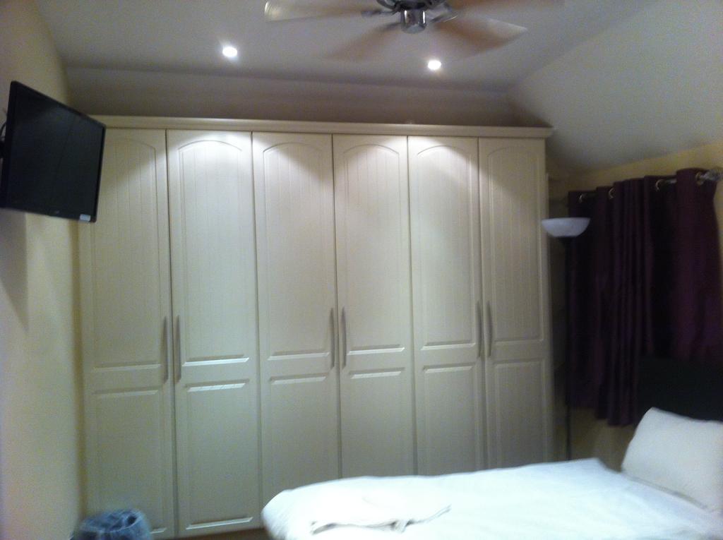 The Greyhound Cottage Chigwell Quarto foto