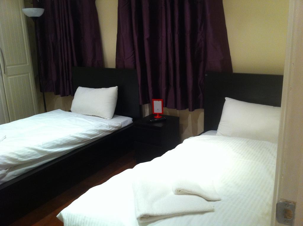 The Greyhound Cottage Chigwell Quarto foto