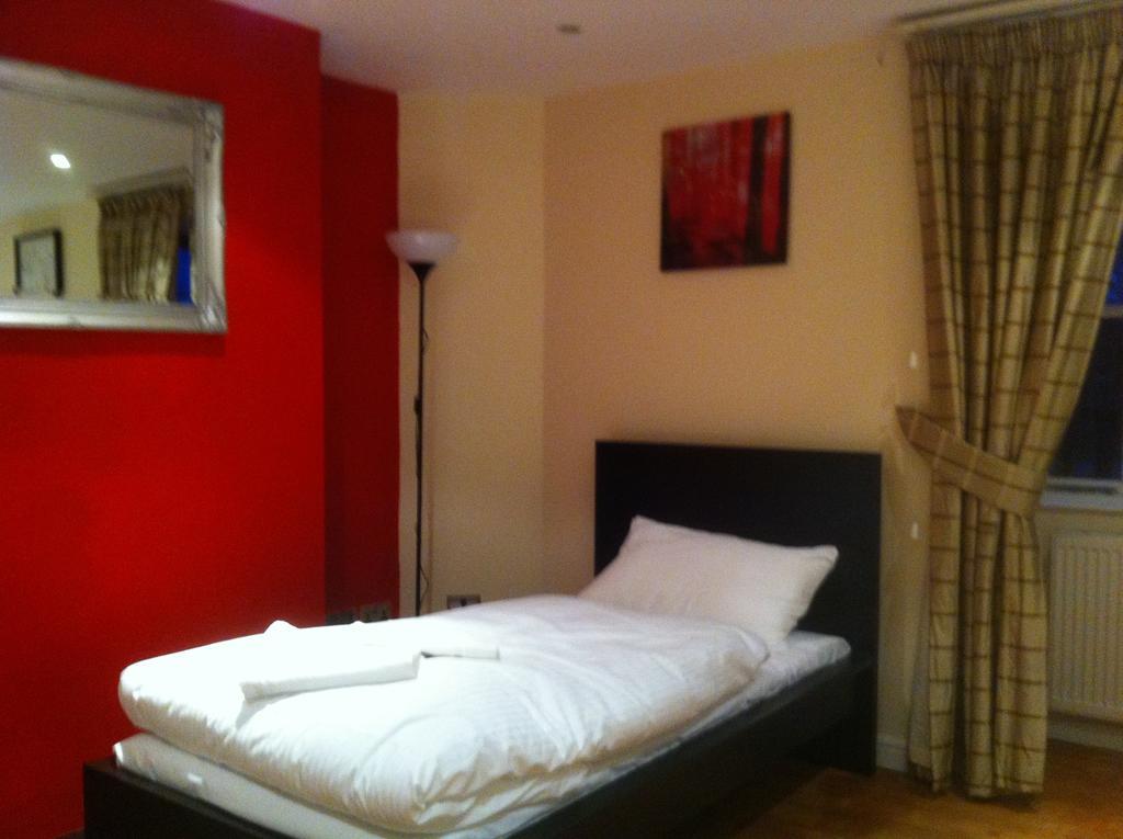 The Greyhound Cottage Chigwell Quarto foto