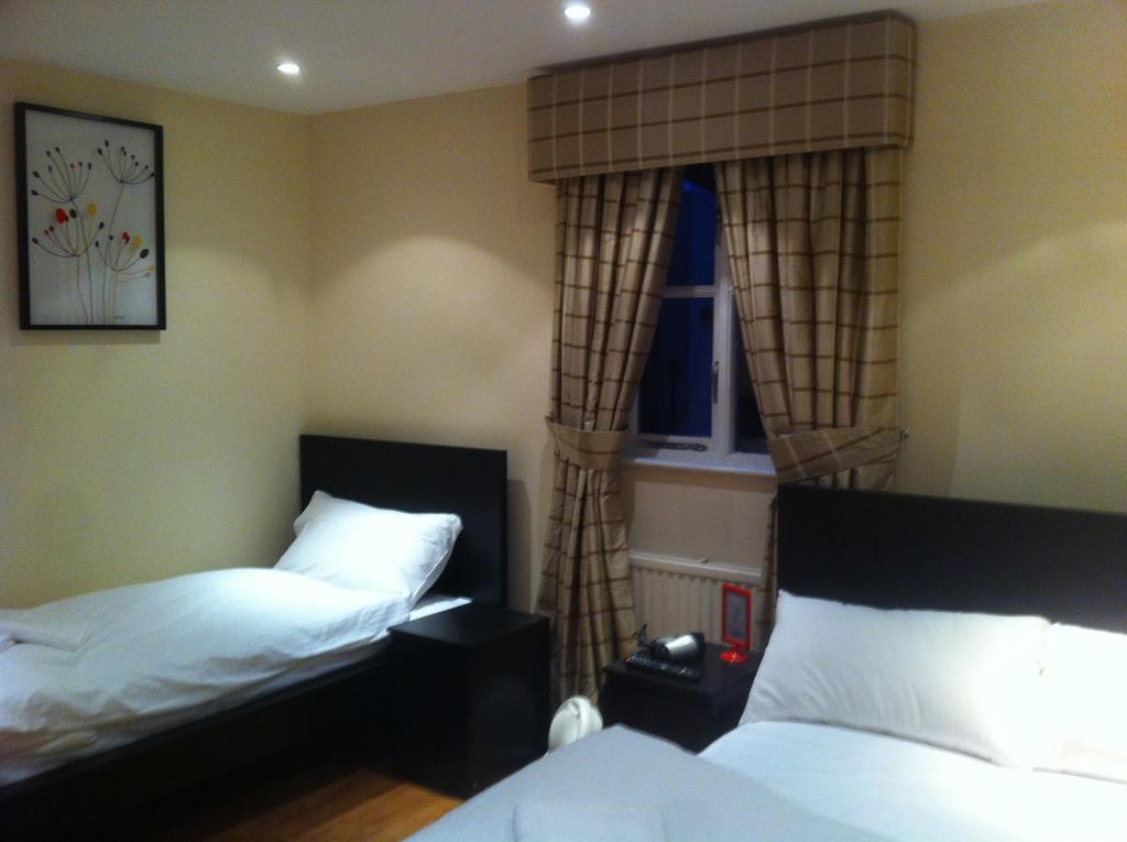The Greyhound Cottage Chigwell Quarto foto